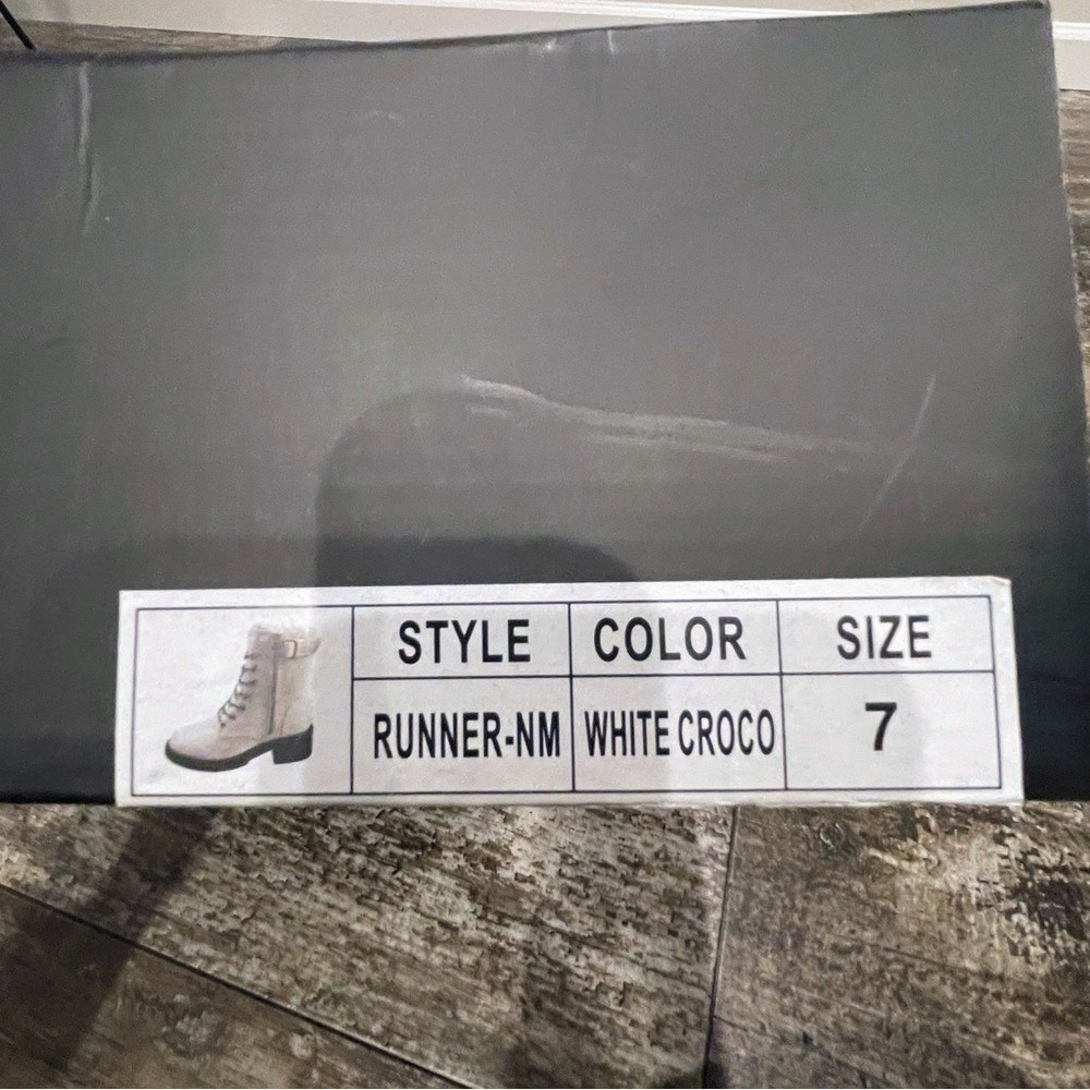 Nicole Miller Boots New‎ York Snakeskin Combat Moto City White Size 7 NEW - Picture 5 of 16